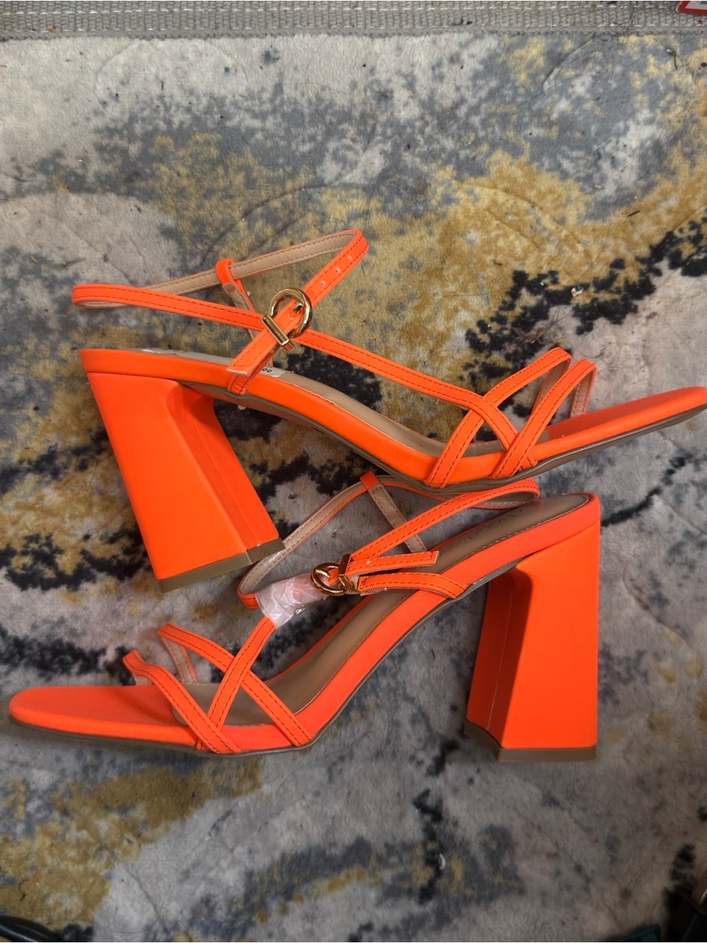 ShoeDazzle Neon Orange Strappy Block Heel Sandals Size 9 NWOT